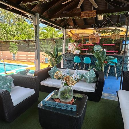 クライストチャーチ Hidden Gem Barbados Bed & Breakfast エクステリア 写真