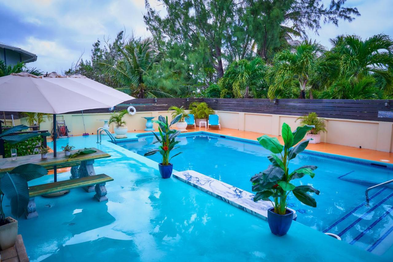 クライストチャーチ Hidden Gem Barbados Bed & Breakfast エクステリア 写真