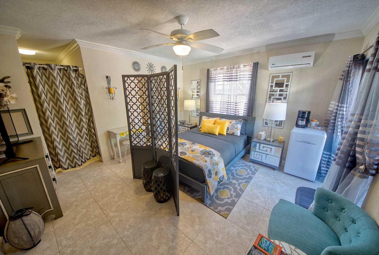 クライストチャーチ Hidden Gem Barbados Bed & Breakfast エクステリア 写真