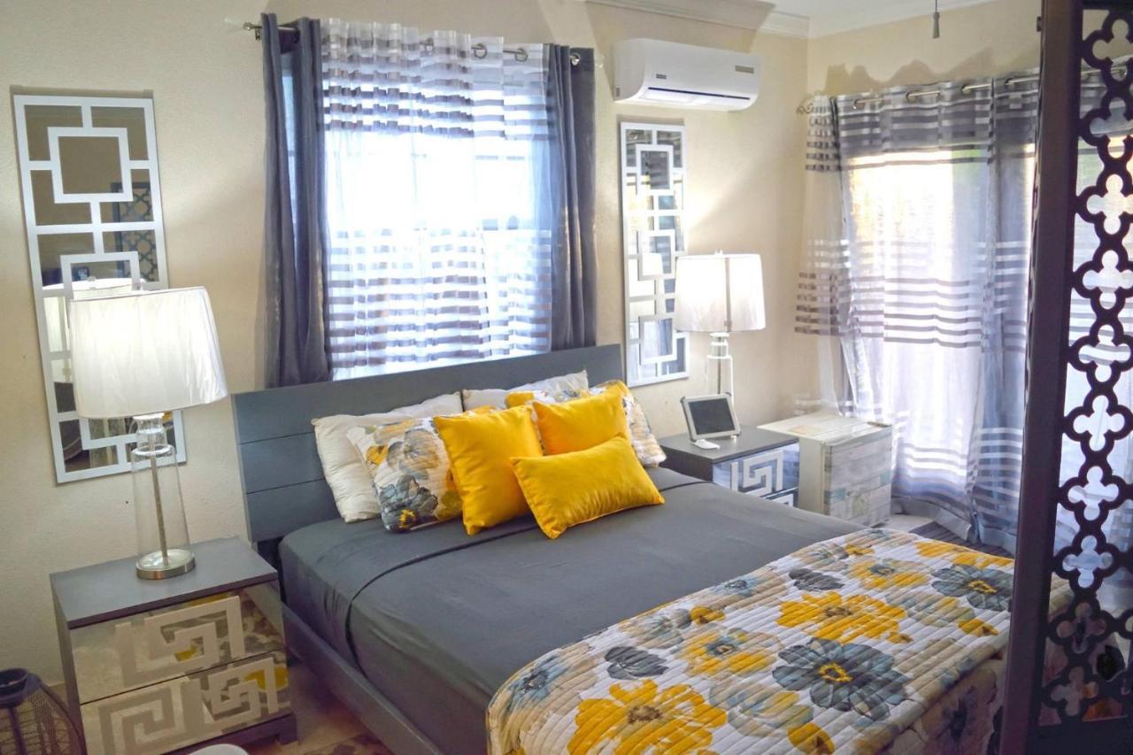 クライストチャーチ Hidden Gem Barbados Bed & Breakfast エクステリア 写真